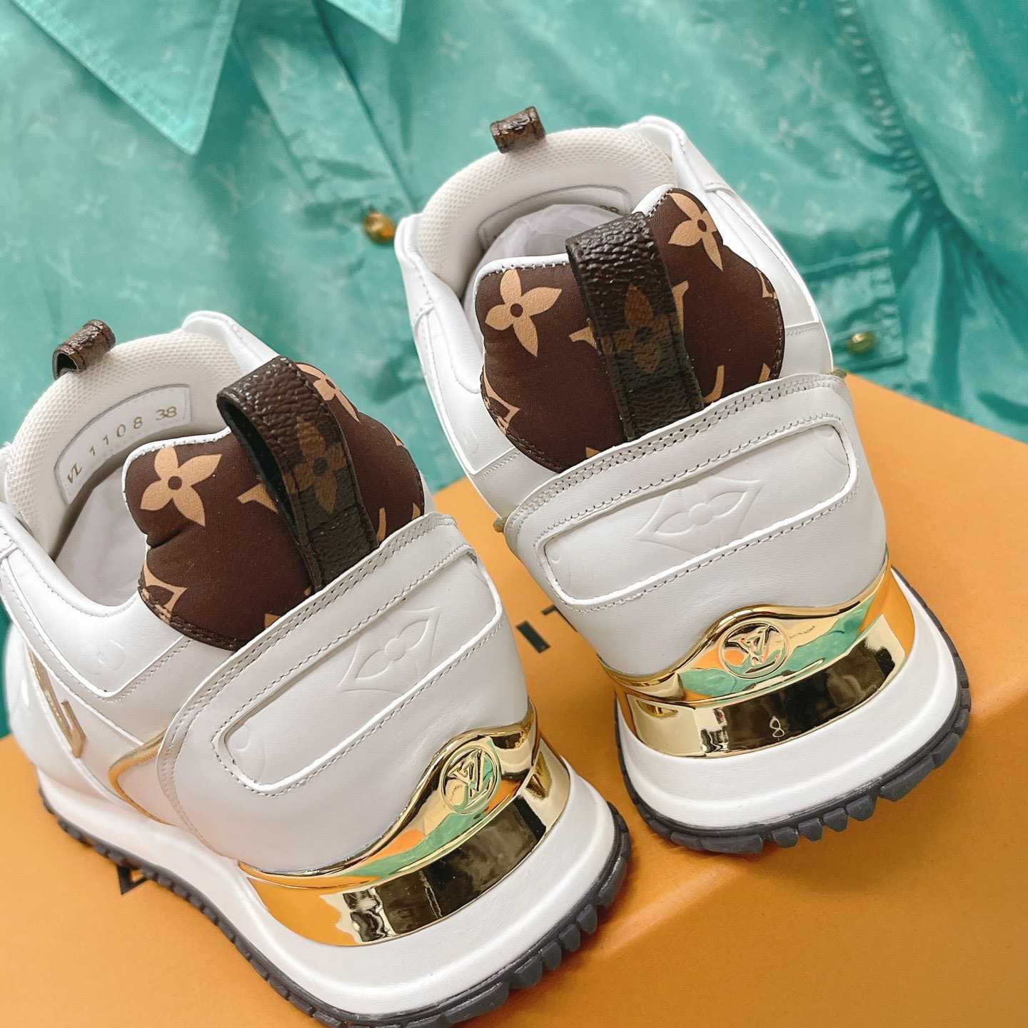 Louis Vuitton Run Away Sneaker   (upon uk size)  1AAP3T - 
