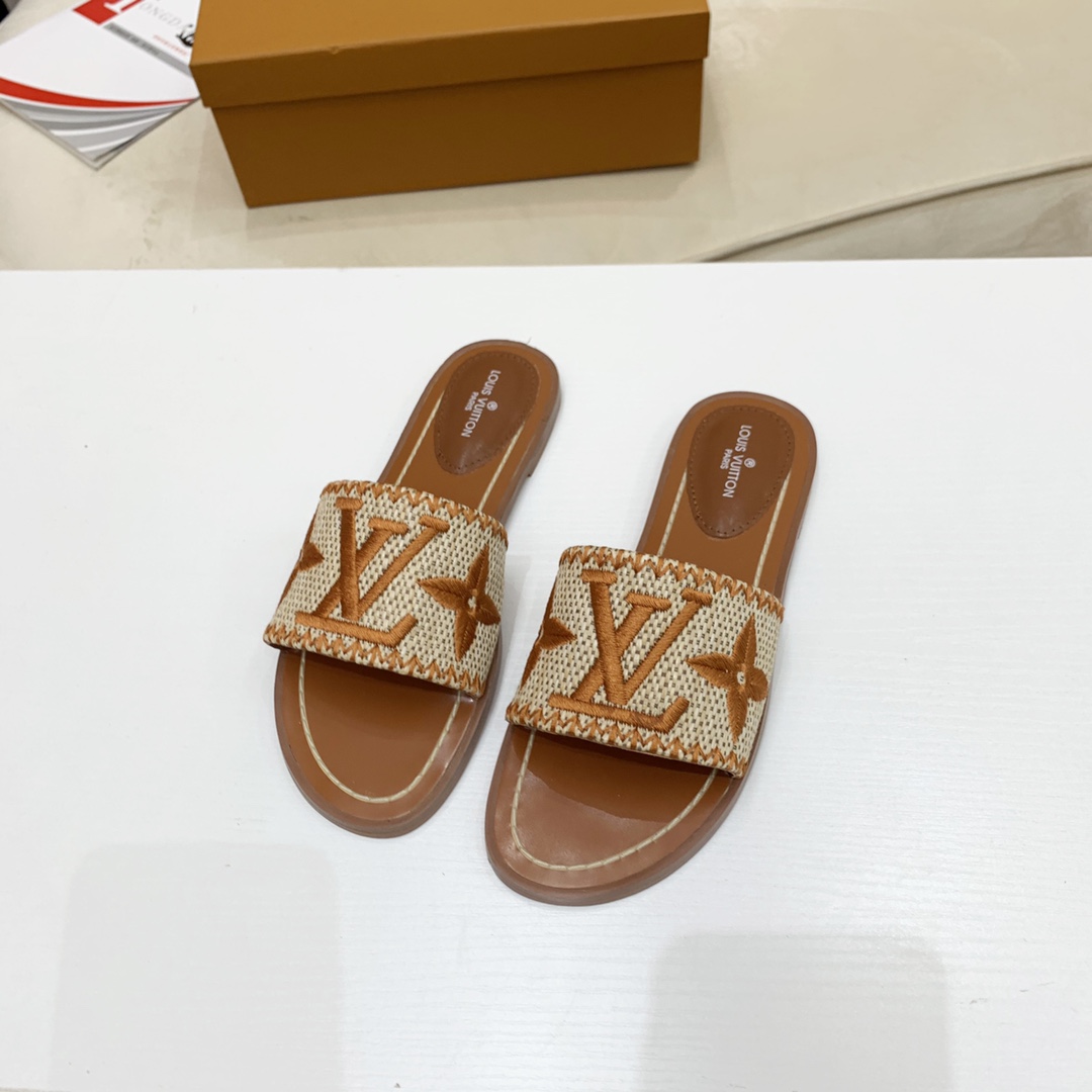 Louis Vuitton Lock It Flat Mule - 