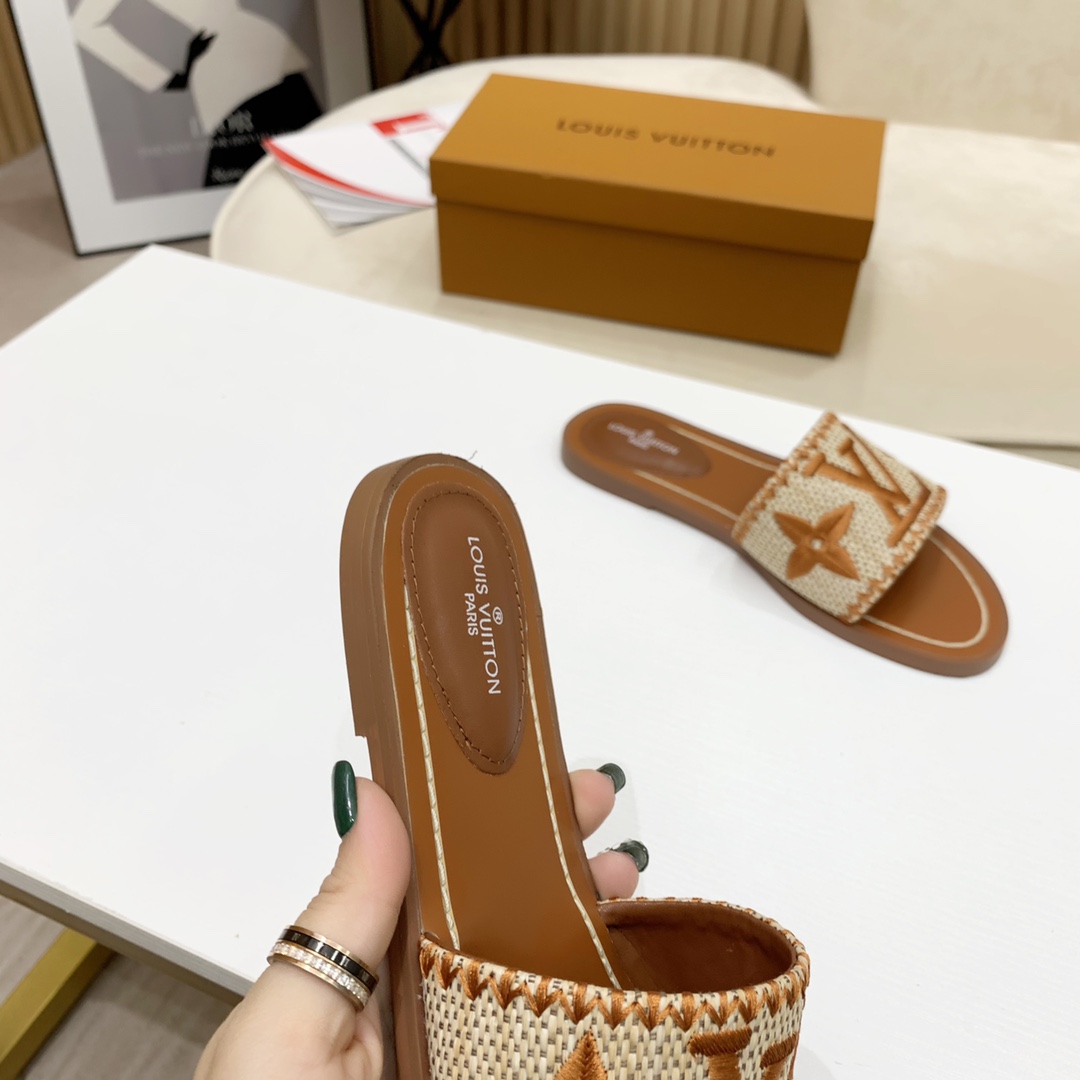 Louis Vuitton Lock It Flat Mule - 