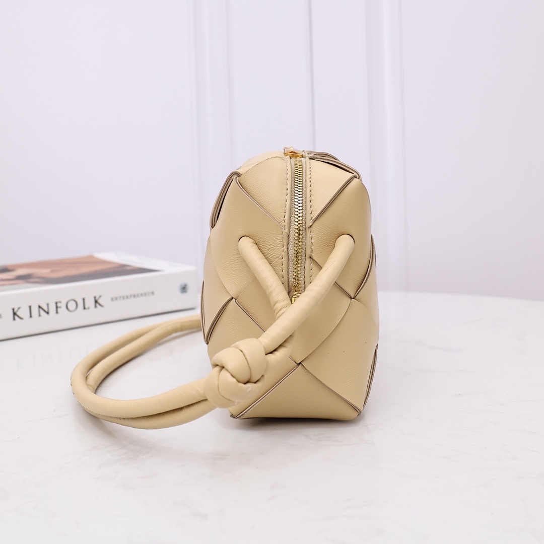 Bottega Veneta Small Cassette Camera Bag - DesignerGu