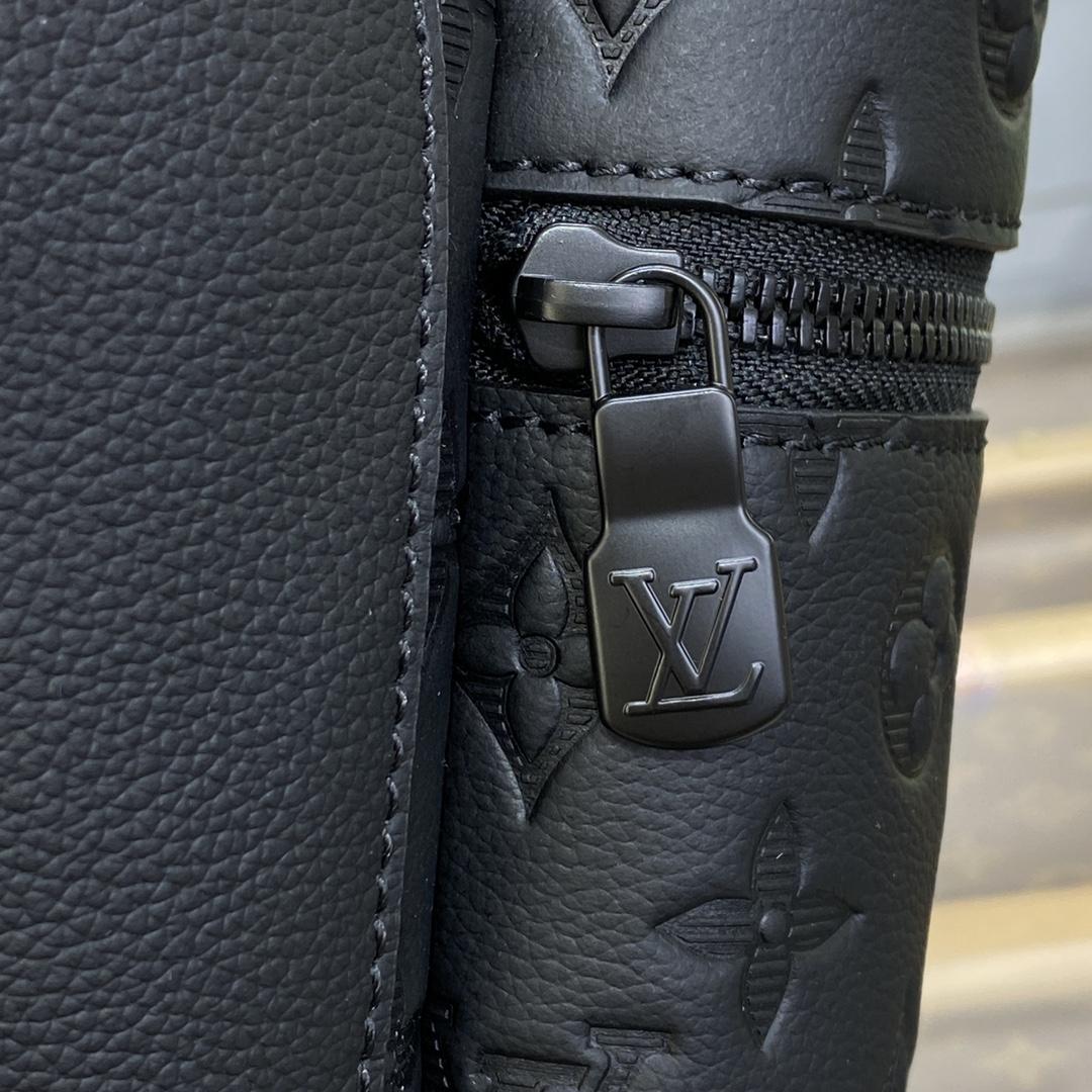 Louis Vuitton Discovery Backpack (29*38*20cm)    M46553 - 