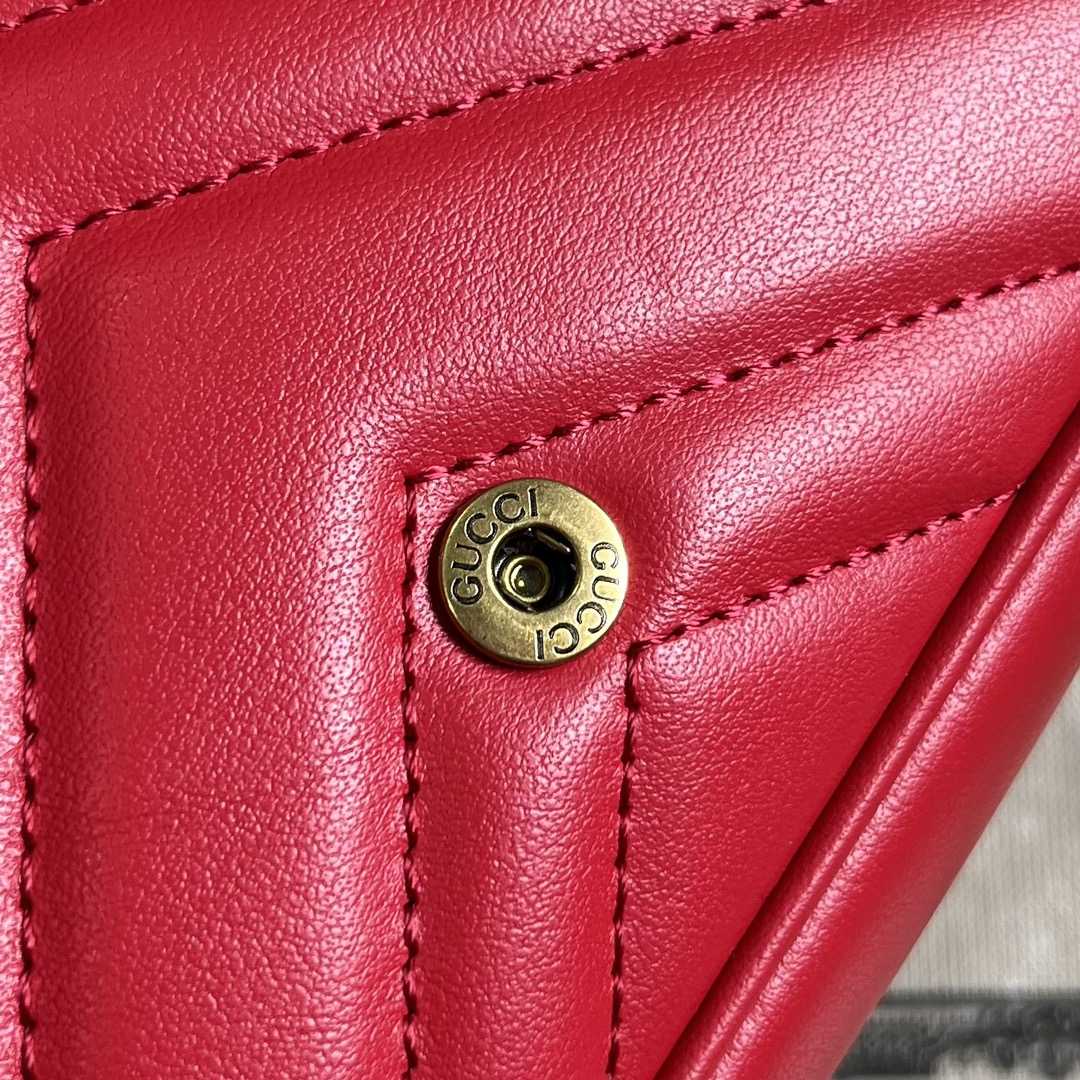 Gucci GG Marmont Matelassé Super Mini Bag (16.5-10-4.5cm) - 