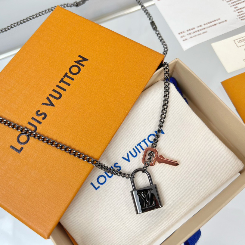 Louis Vuitton LV Padlock Pendant   M01149 - 