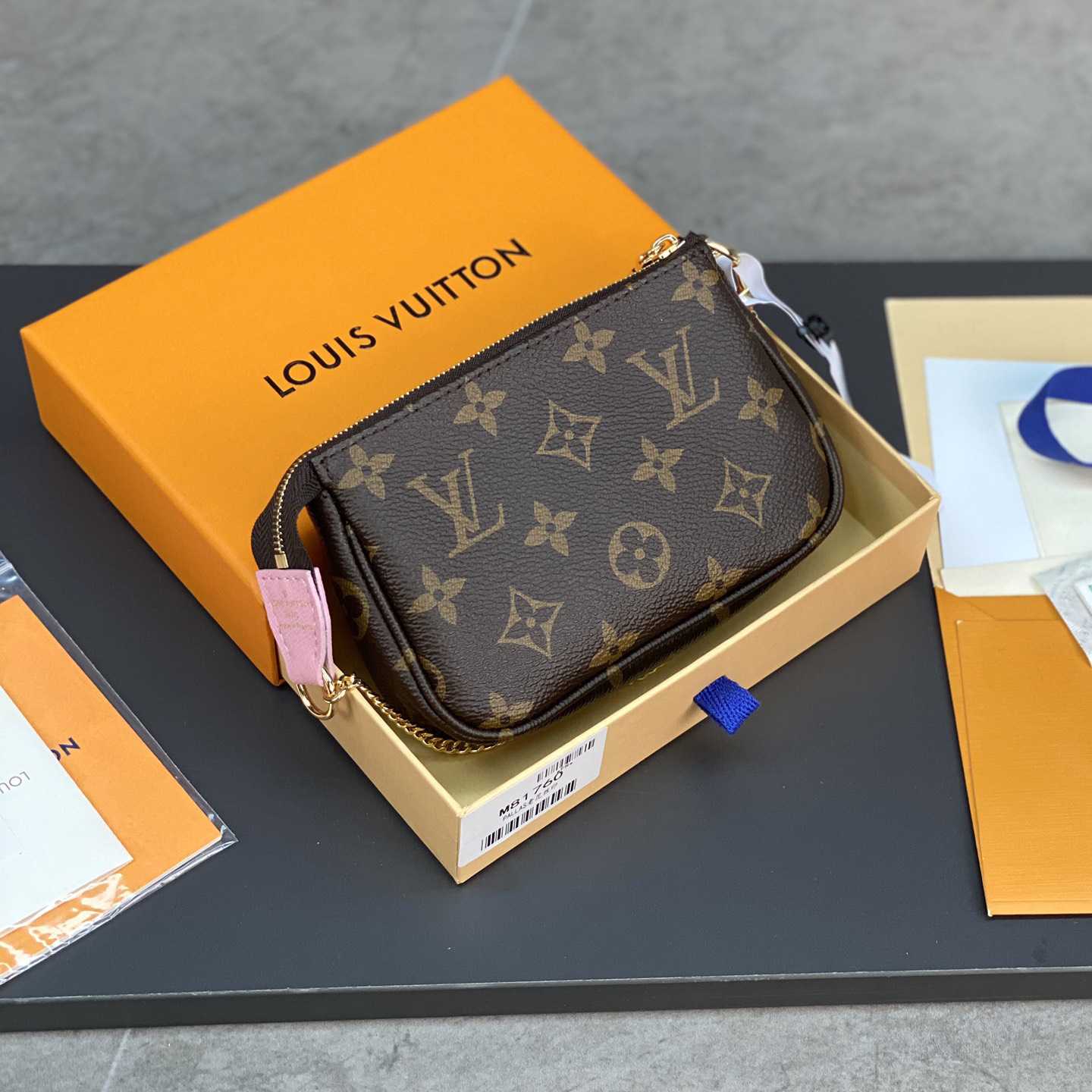 Louis Vuitton Mini Pochette Accessoires (15.5*10.5*4cm)  M81760 - 