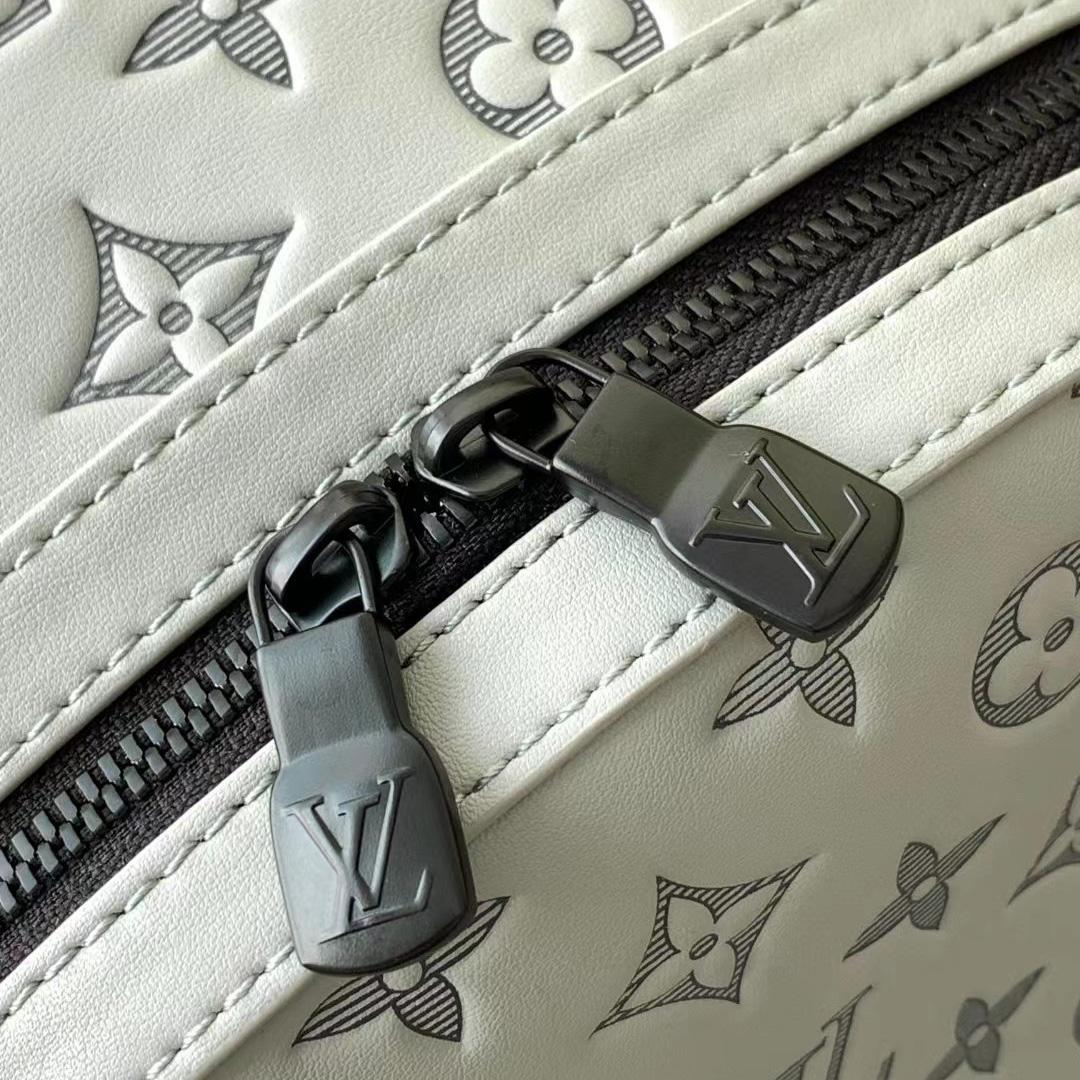 Louis Vuitton Discovery Backpack (29-38-20cm)    M46557 - 