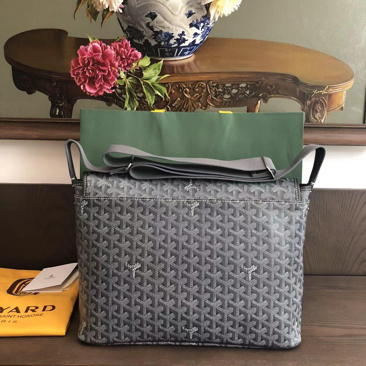 Goyard Capetien Messenger Bag  (35-25-13cm) - 
