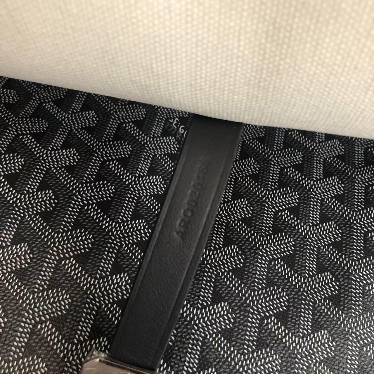 Goyard Capetien Messenger Bag  (35-25-13cm) - 