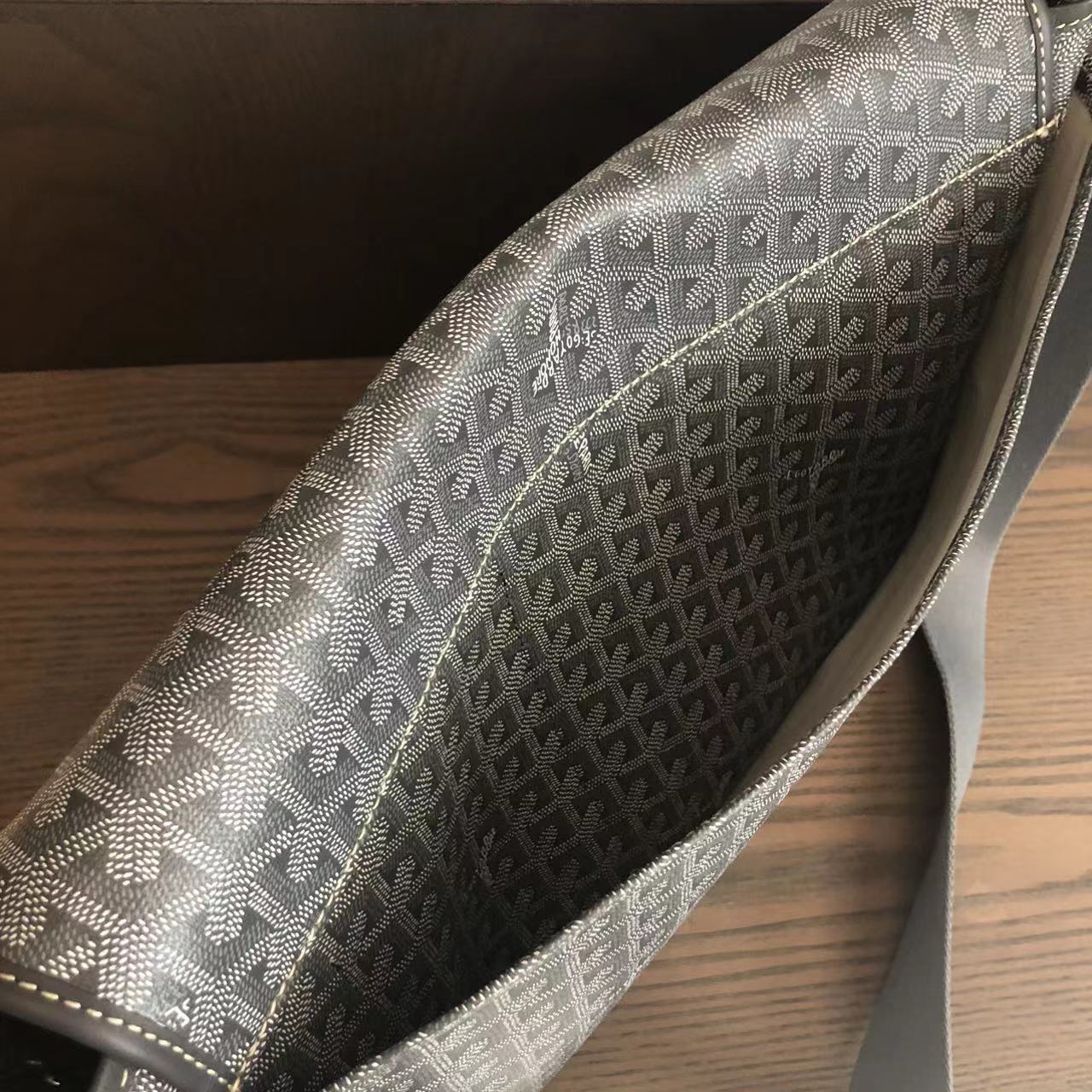 Goyard Capetien Messenger Bag  (35-25-13cm) - 