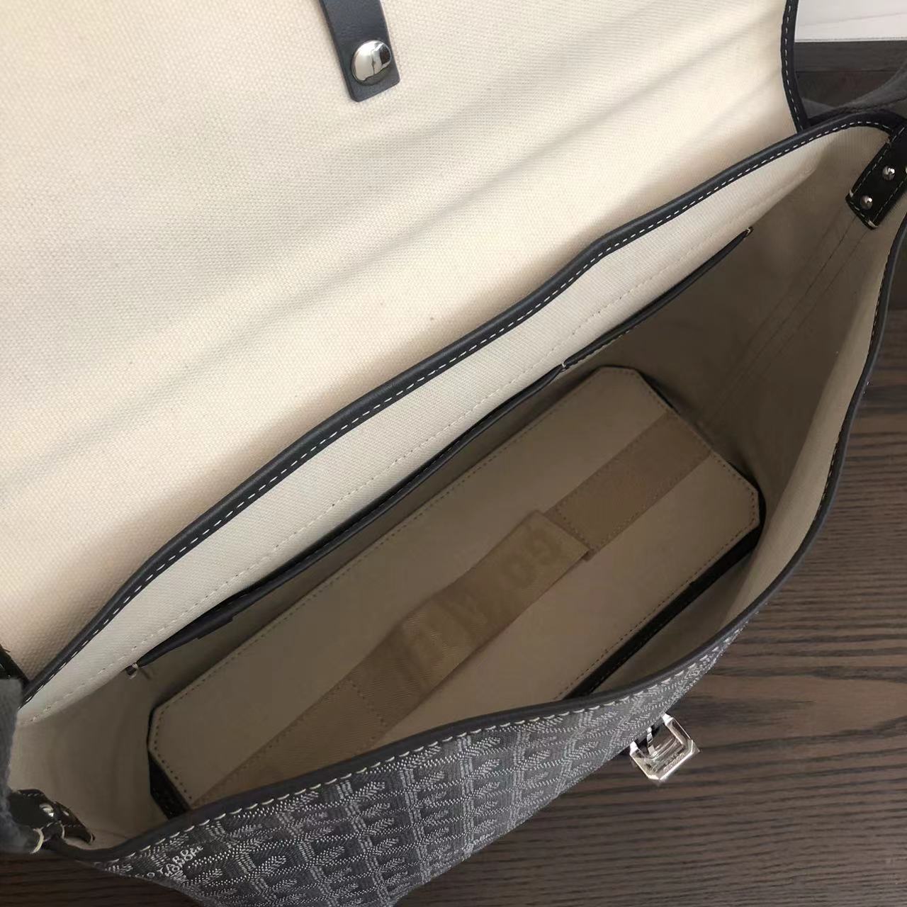 Goyard Capetien Messenger Bag  (35-25-13cm) - 