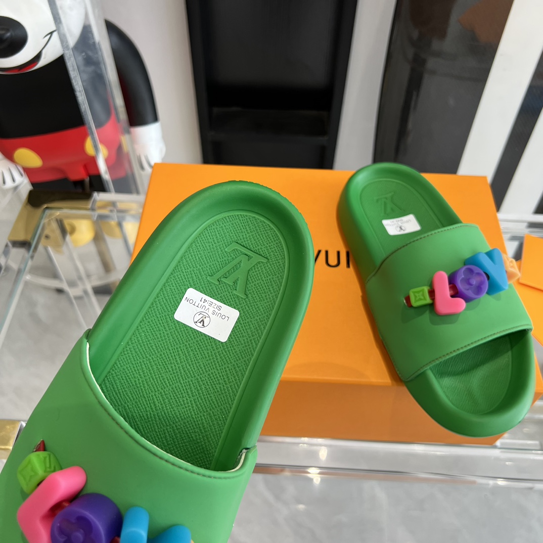 Louis Vuitton Pool Pillow Flat Comfort Mule Sandals - 