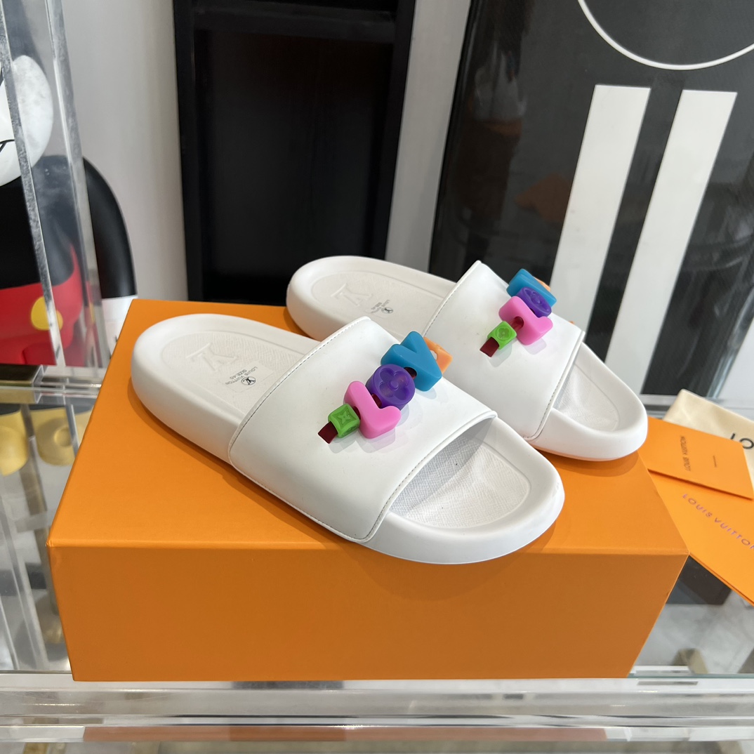 Louis Vuitton Pool Pillow Flat Comfort Mule Sandals - 