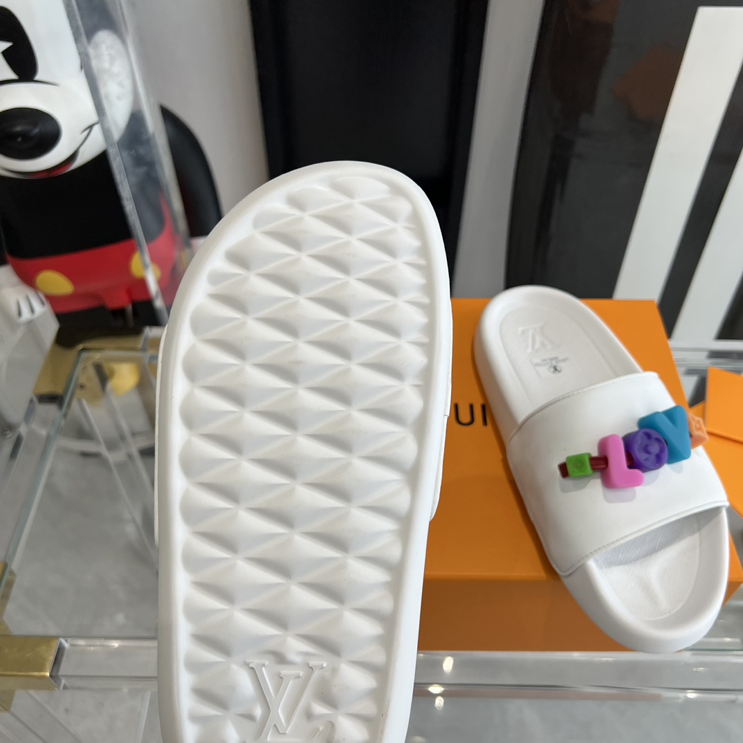 Louis Vuitton Pool Pillow Flat Comfort Mule Sandals - 