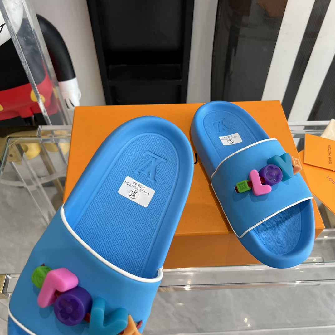 Louis Vuitton Pool Pillow Flat Comfort Mule Sandals - 