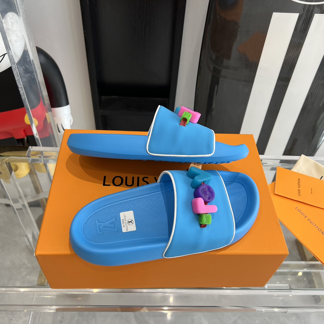 Louis Vuitton Pool Pillow Flat Comfort Mule Sandals - 