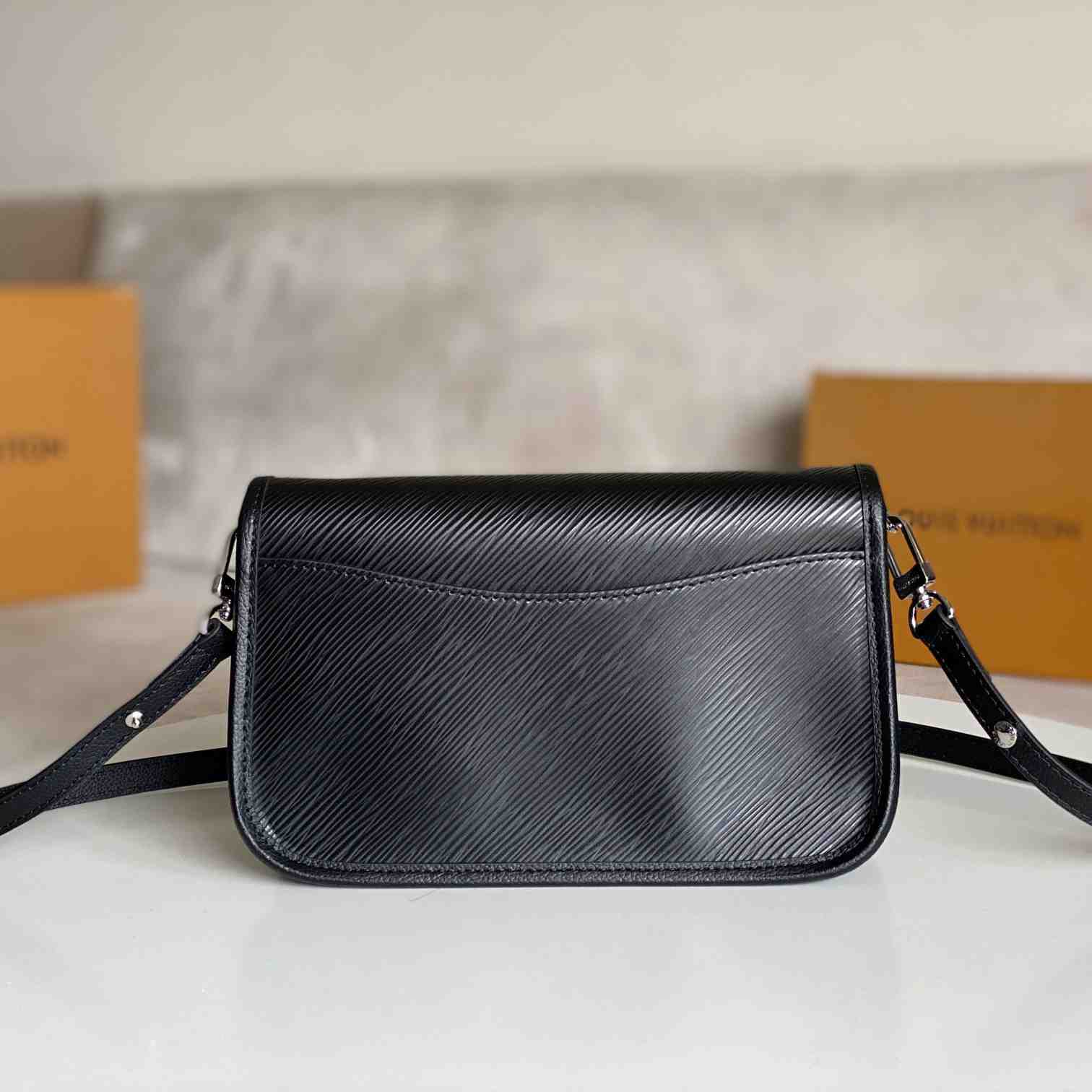 Louis Vuitton Buci    M59386 - 