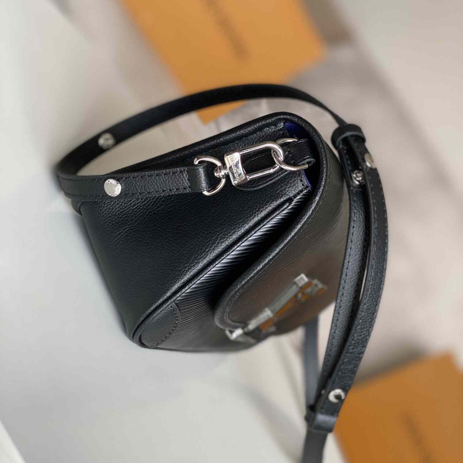 Louis Vuitton Buci    M59386 - 