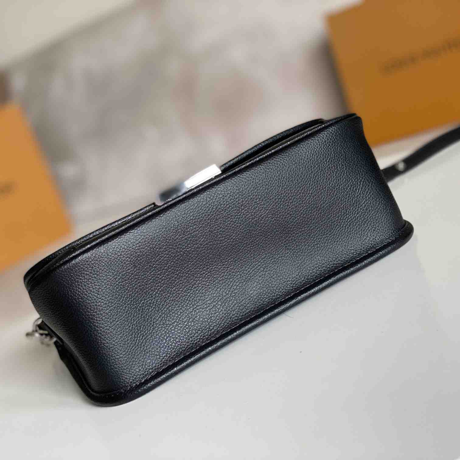 Louis Vuitton Buci    M59386 - 