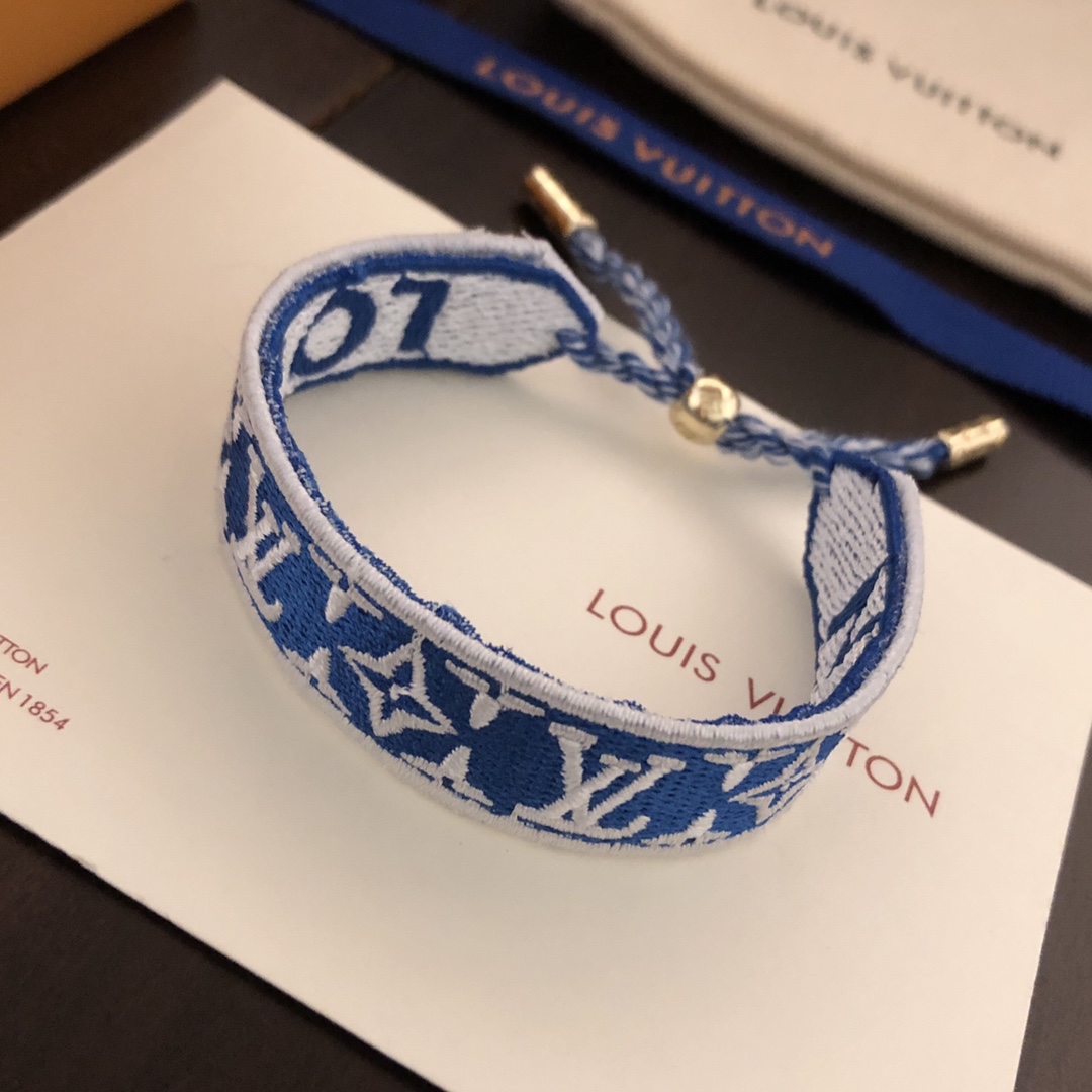 Louis Vuitton LV Buddy Bracelet    M1056Z - 