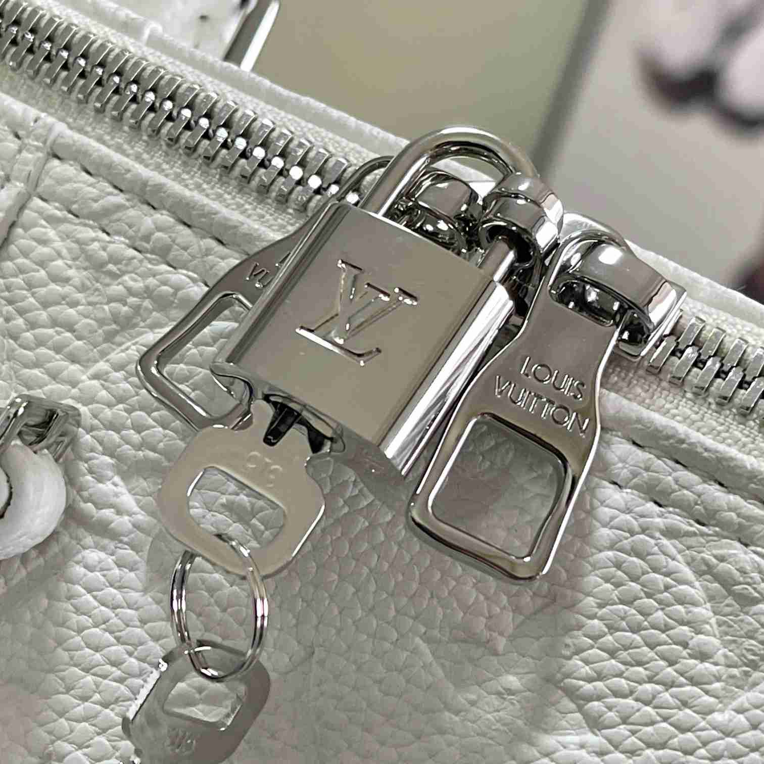 Louis Vuitton LV x YK Bandoulière Keepall 50    M21678 - 