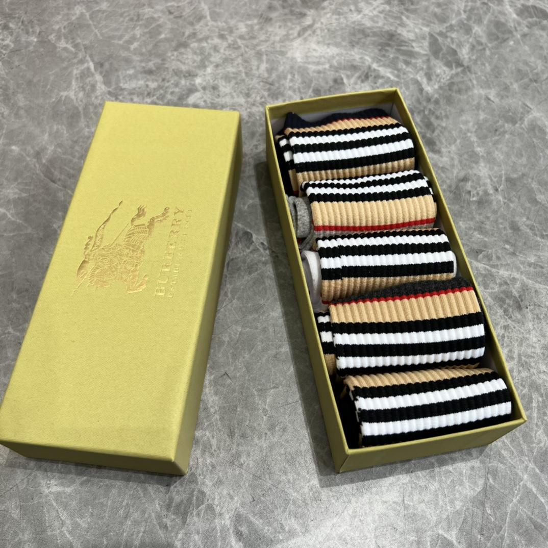 Burberry Socks/Box - 