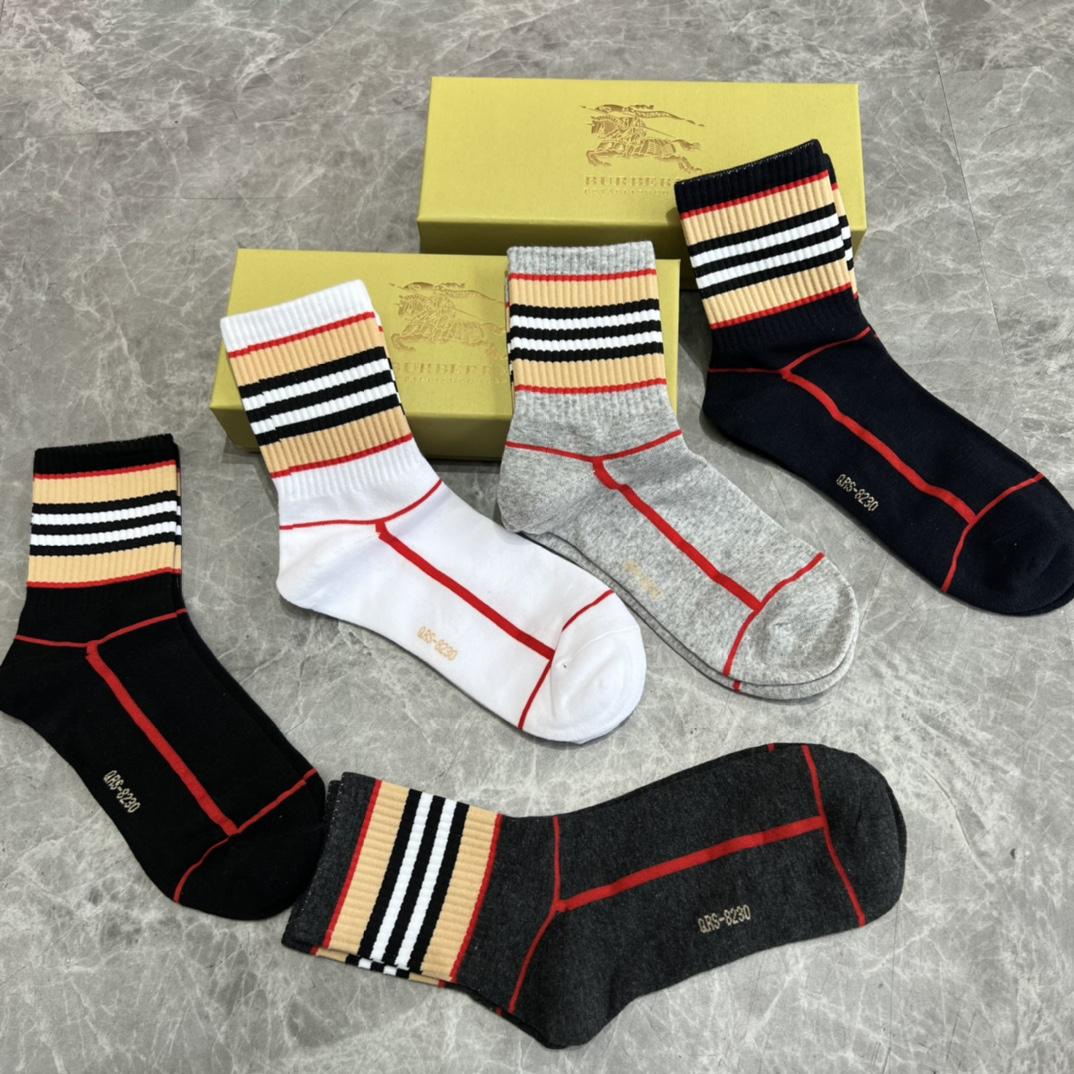 Burberry Socks/Box - 