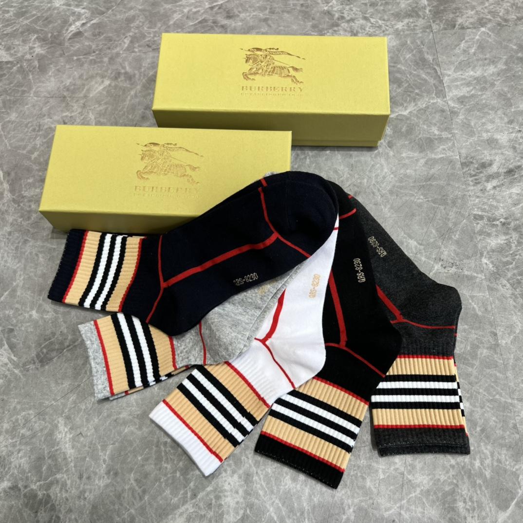 Burberry Socks/Box - 