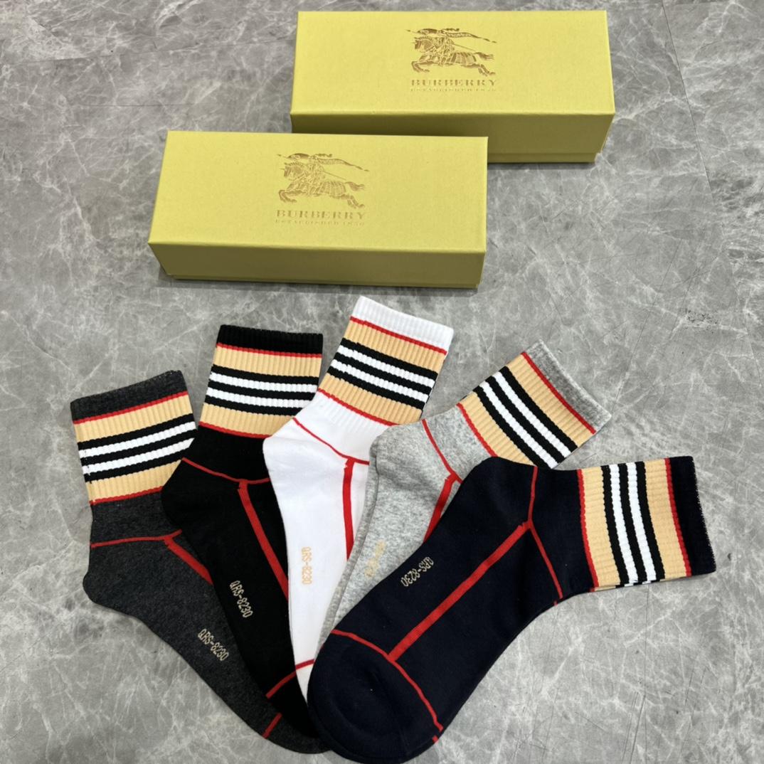 Burberry Socks/Box - 