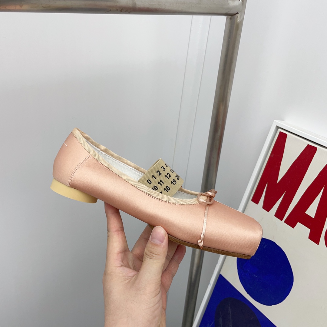 Maison Margiela MM6 Logo-strap Ballerina Shoes - DesignerGu