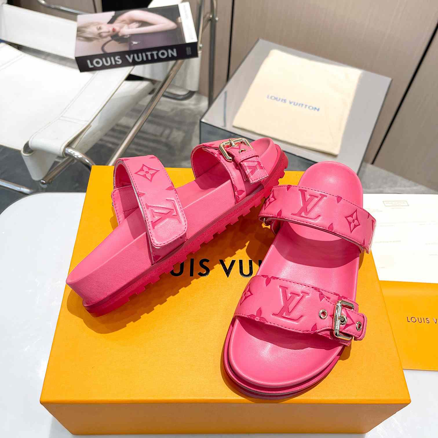 Louis Vuitton Bom Dia Flat Comfort Mule   1AB38P - 