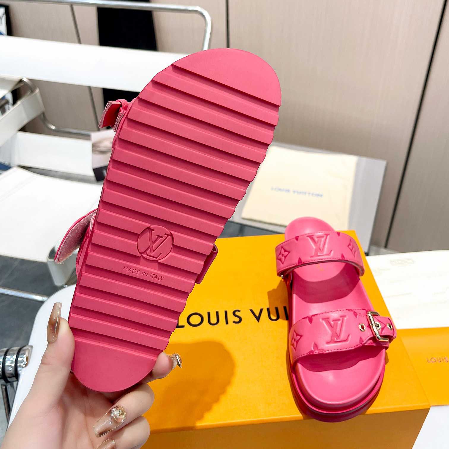 Louis Vuitton Bom Dia Flat Comfort Mule   1AB38P - 