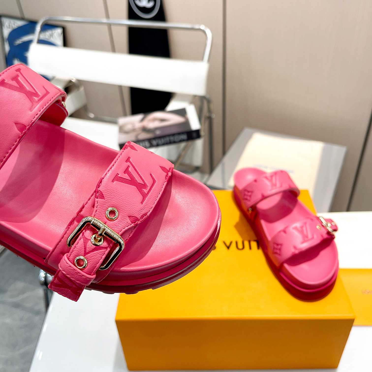 Louis Vuitton Bom Dia Flat Comfort Mule   1AB38P - 