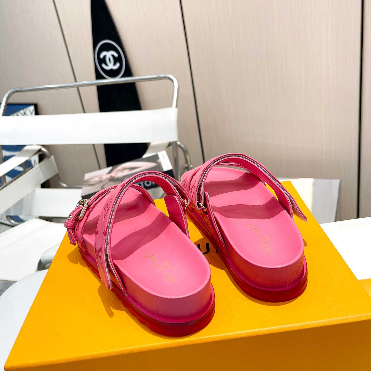 Louis Vuitton Bom Dia Flat Comfort Mule   1AB38P - 