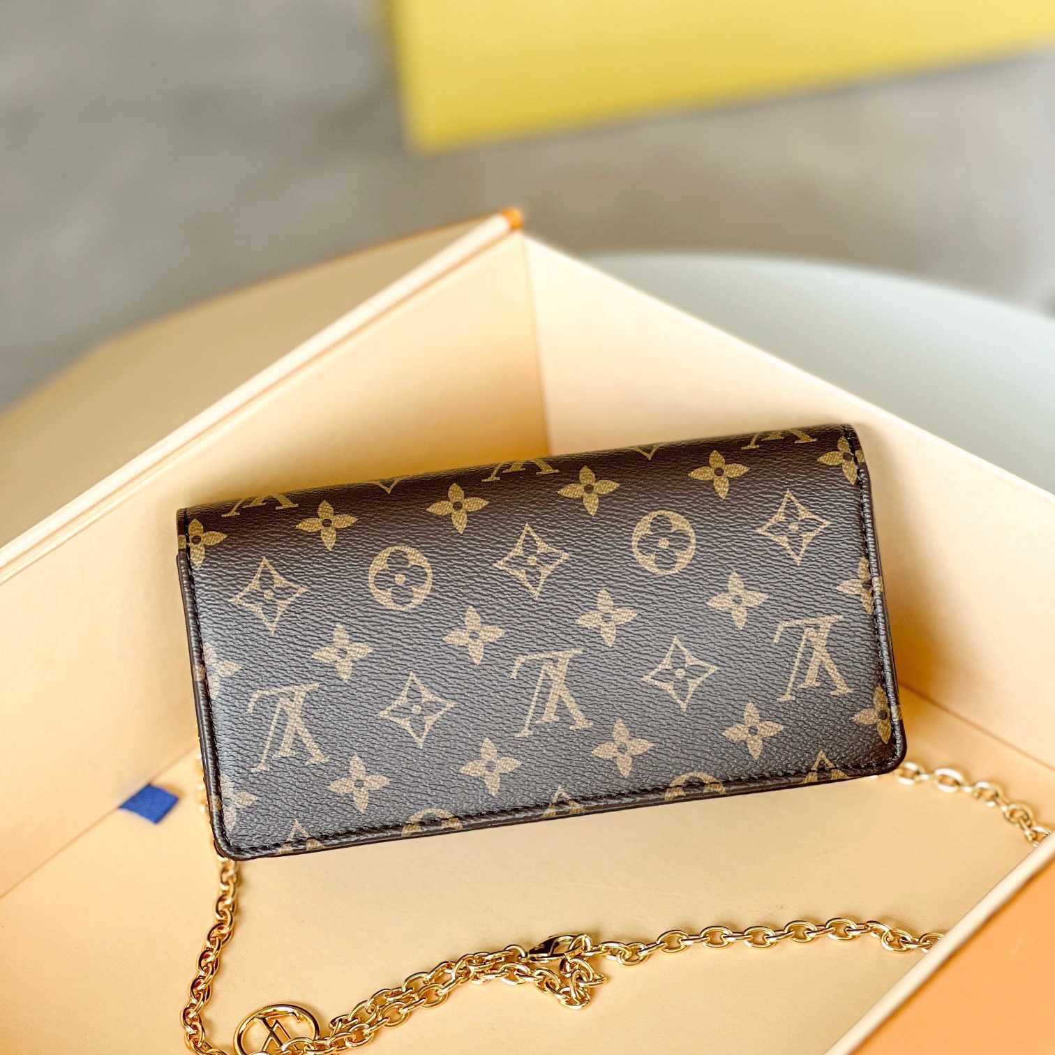 Louis Vuitton Wallet On Chain Lily (20.7 x 10.2 x 3.5cm)   M82509 - 