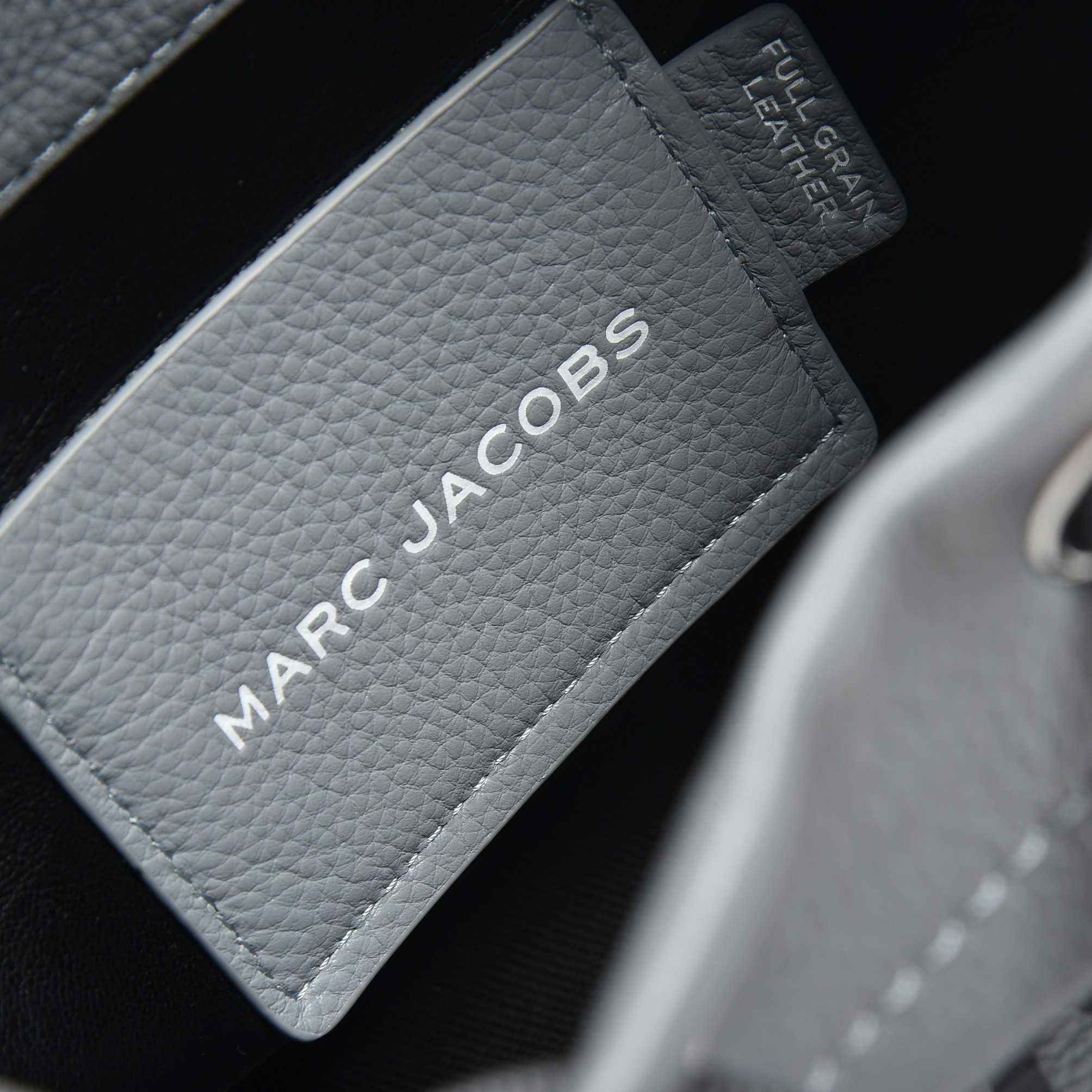 Marc Jacobs Women's Leather The Bucket Bag  - DesignerGu