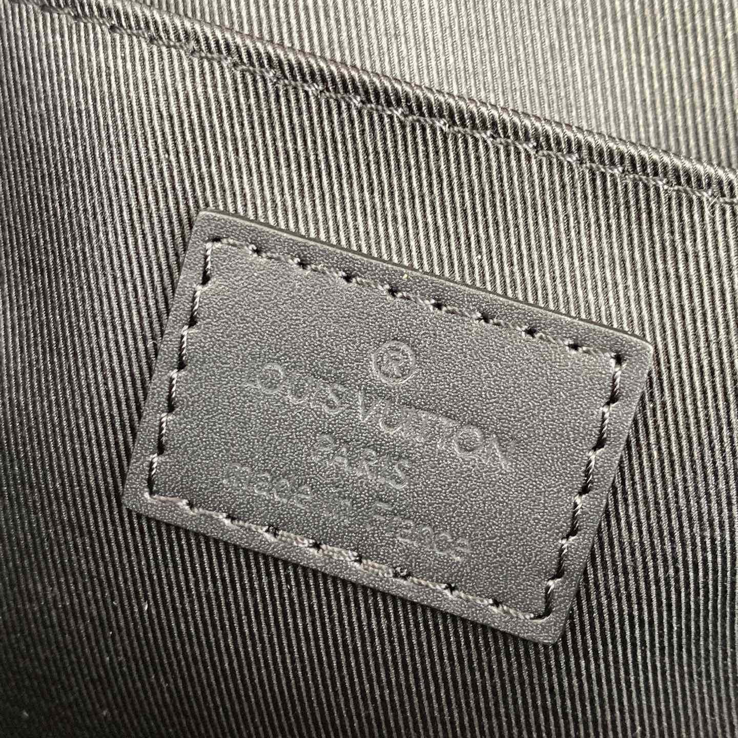 Louis Vuitton LV Moon Crossbody (24.5 x 16 x4.5cm)  M23835 - 