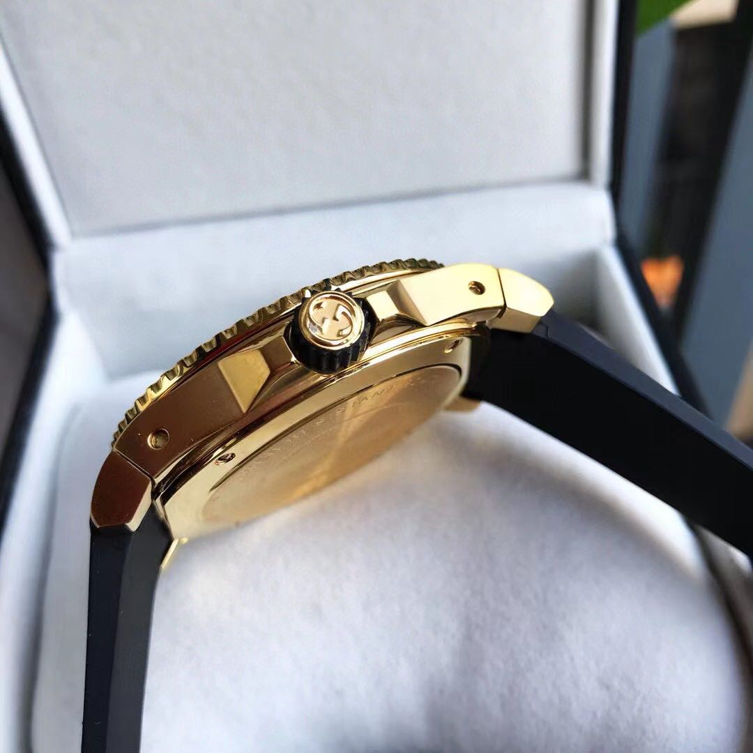 Gucci Dive Gold Tone Black Dial Rubber Strap Men's Watch - 