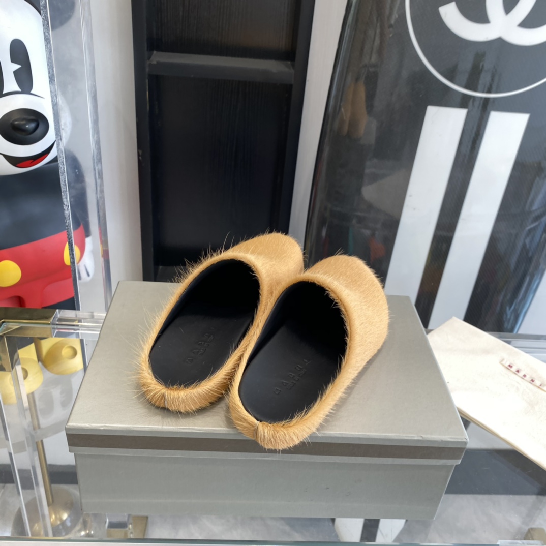 Marni Fussbett Slip-On Flat Mules - 