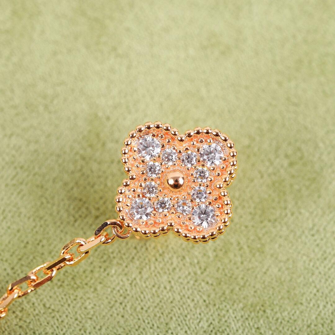 Van Cleef & Arpels Magic Alhambra Earrings, 2 Motifs - 