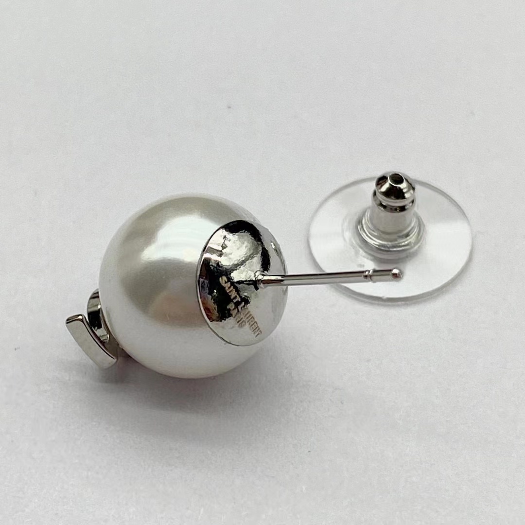 Saint Laurent Cassandre Pearl Earrings In Metal - 