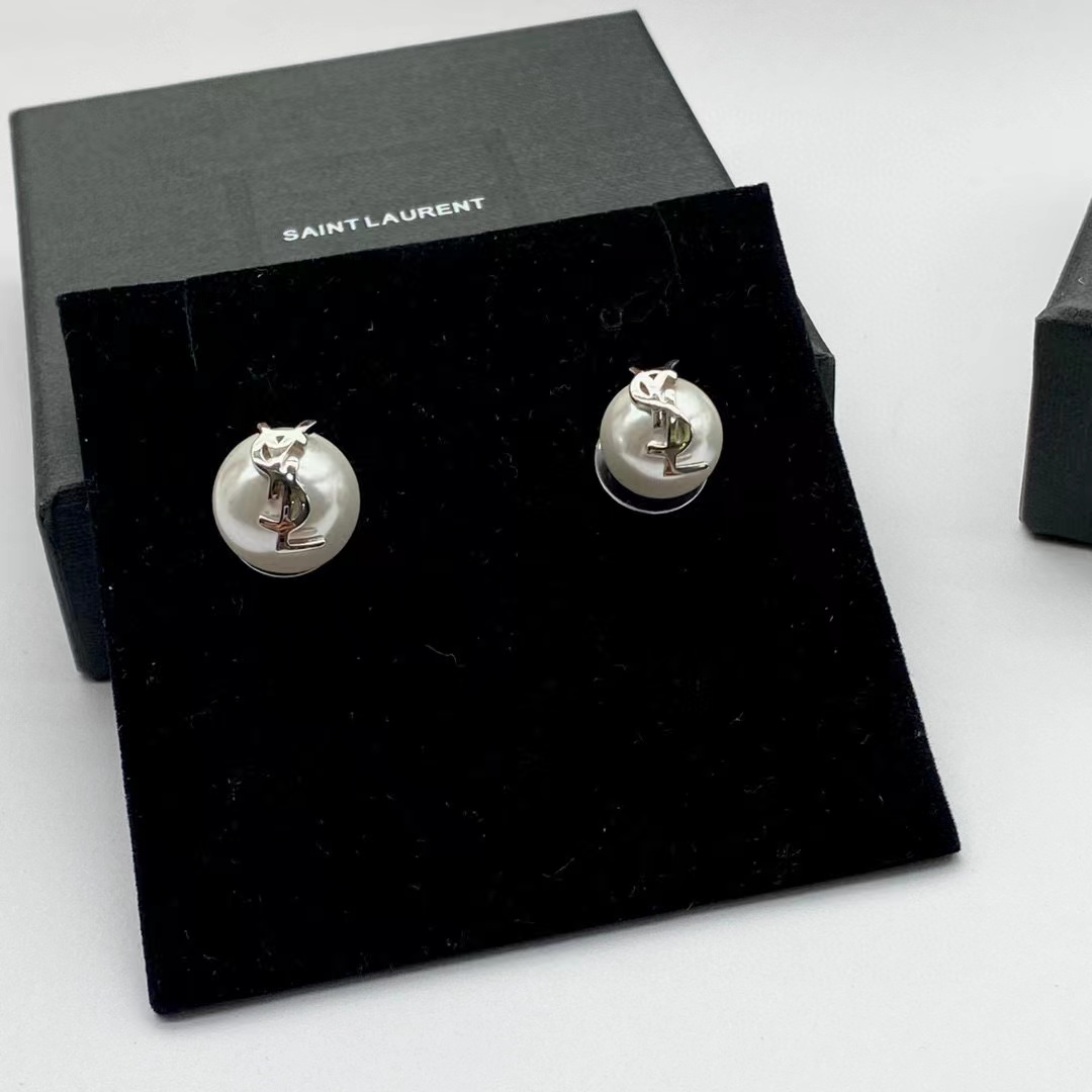 Saint Laurent Cassandre Pearl Earrings In Metal - 