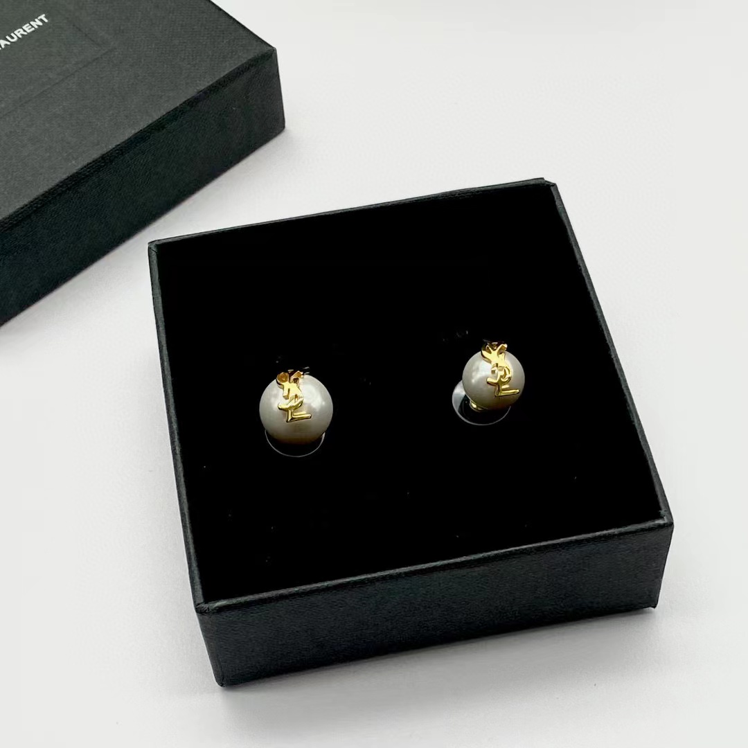 Saint Laurent Cassandre Pearl Earrings In Metal - 