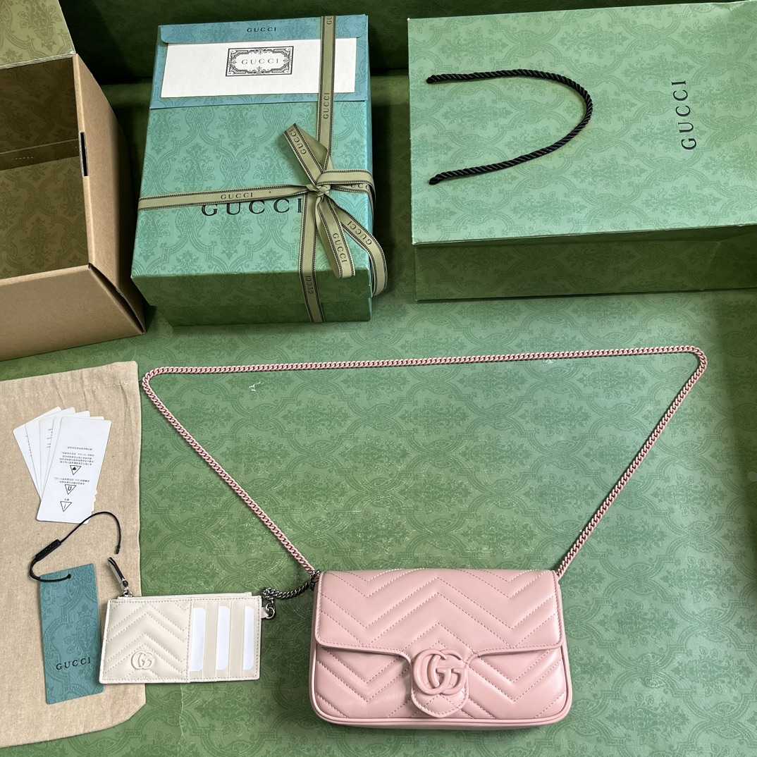 Gucci GG Marmont Mini Bag (21x 12x 5cm) - 