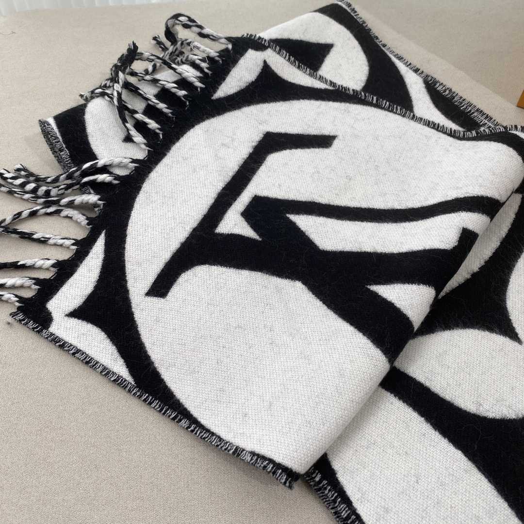 Louis Vuitton LV Medallion Scarf - 