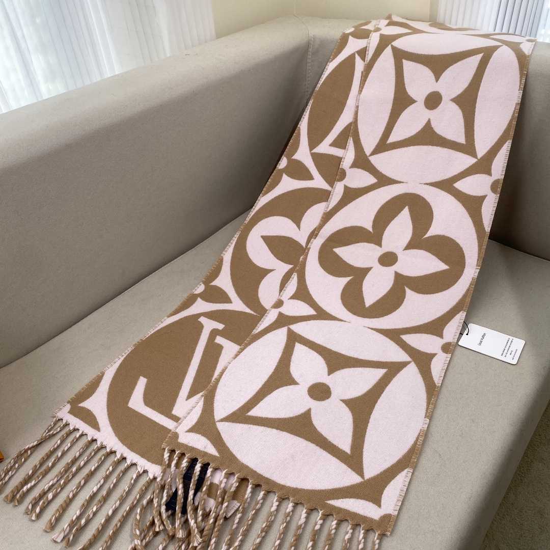 Louis Vuitton LV Medallion Scarf - DesignerGu