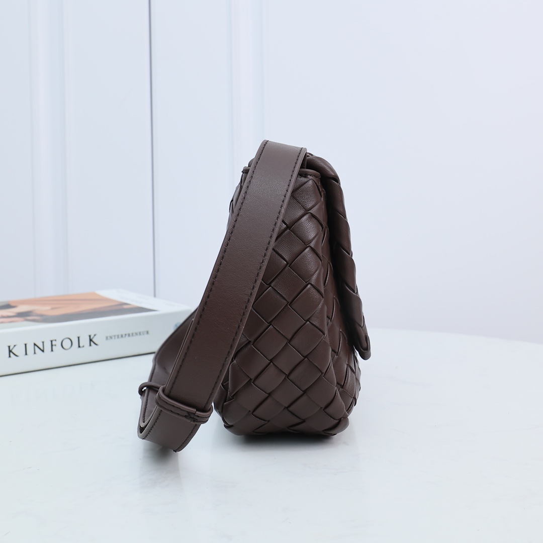 Bottega Veneta Small Cobble Messenger - 