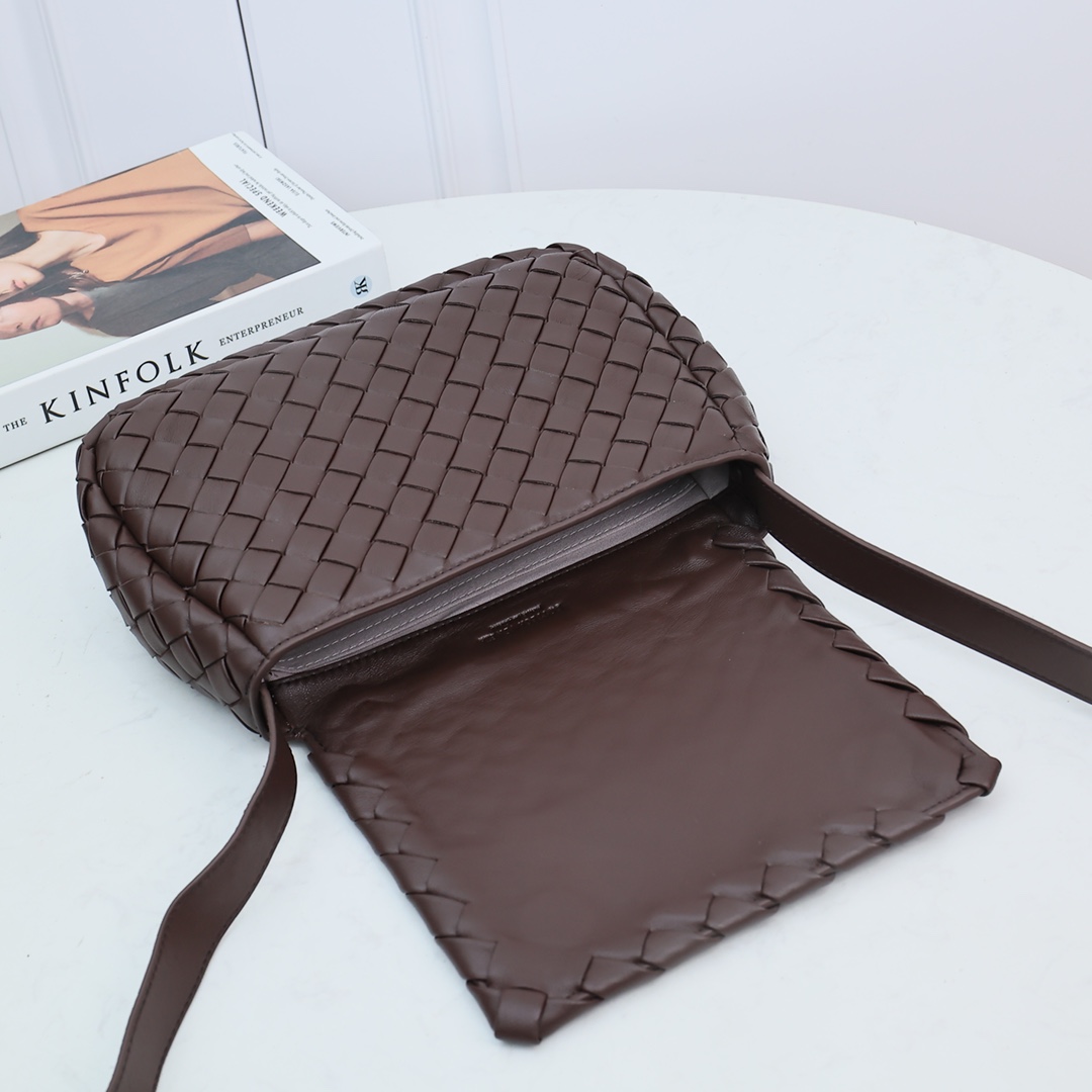 Bottega Veneta Small Cobble Messenger - 