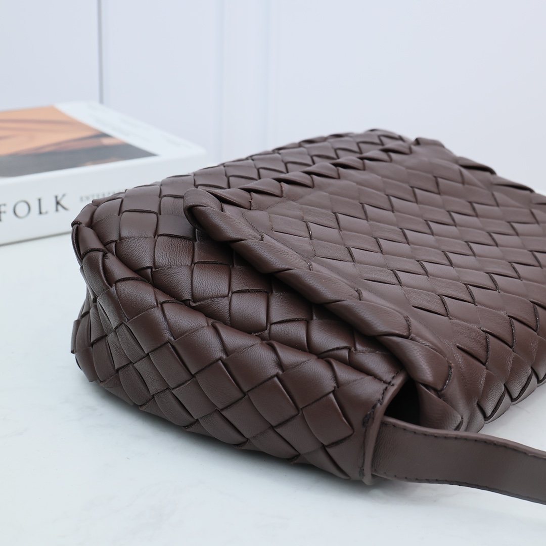 Bottega Veneta Small Cobble Messenger - 