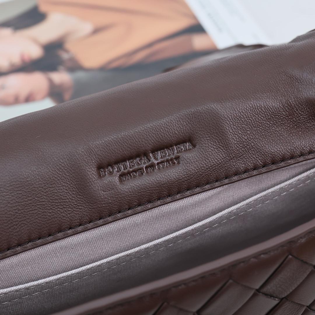 Bottega Veneta Small Cobble Messenger - 