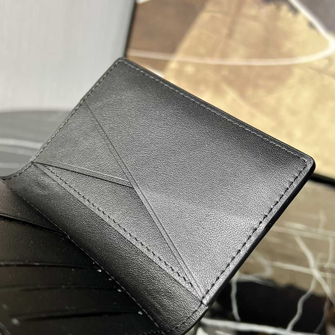 Louis Vuitton Pocket Organizer  M82822 - 