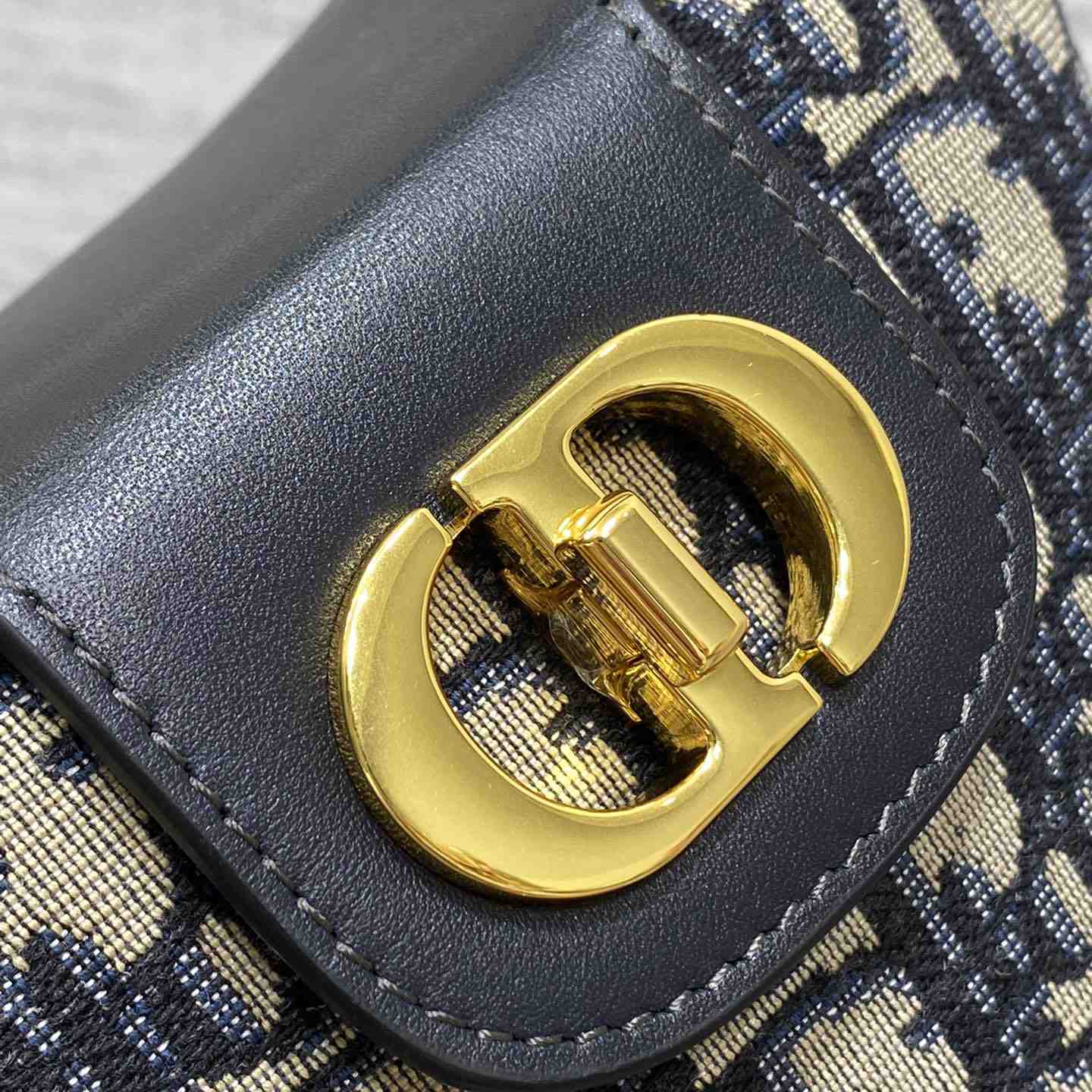 Dior 30 Montaigne Dior Amber Mini Bucket Bag - 